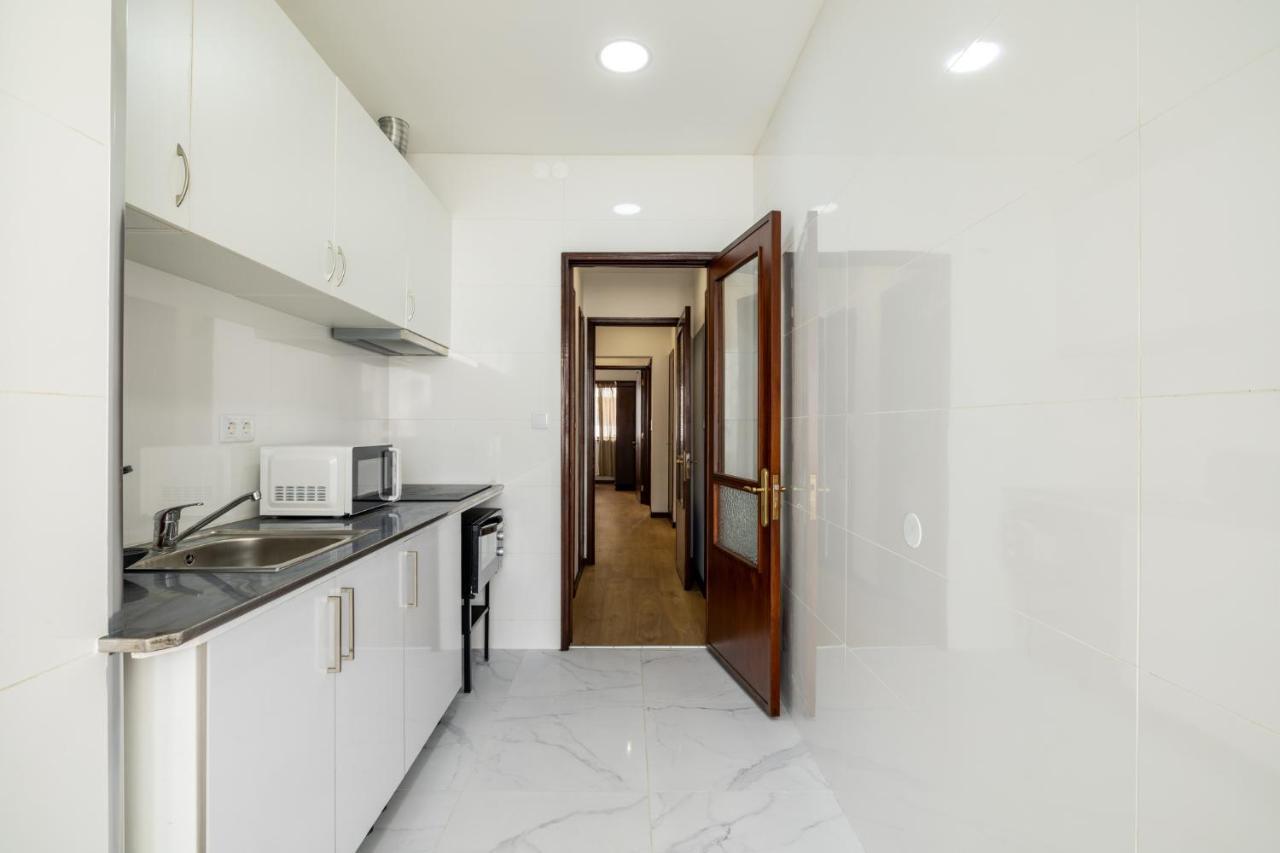 Апартаменты Downtown 2 Minutes By Walk To Center And Metro-Direct To Airpot T4 Порту Экстерьер фото